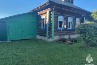 В Тверской области из-за ручного фонарика загорелся жилой дом