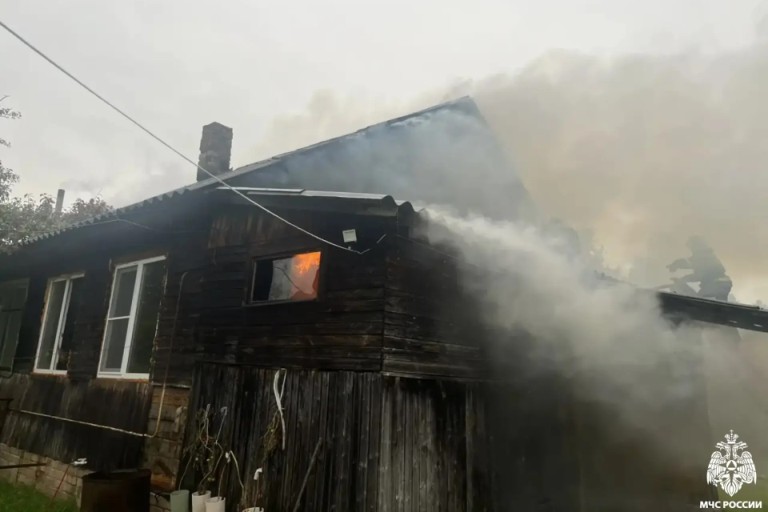 В Тверской области из-за стиральной машины полыхал жилой дом