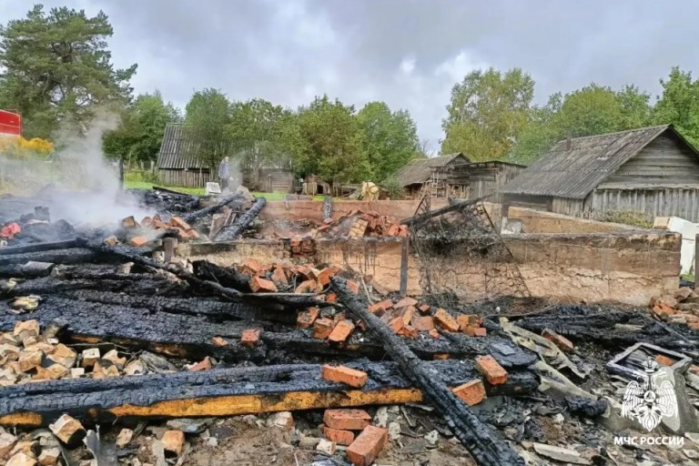 Трагедия в Тверской области: две женщины погибли при пожаре в жилом доме