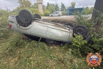 Под Тверью перевернулся автомобиль, есть пострадавший Под Тверью перевернулся автомобиль, есть пострадавший