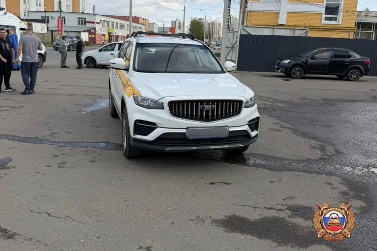 В Твери выезжавшее с мойки такси сбило 5-летнего ребенка