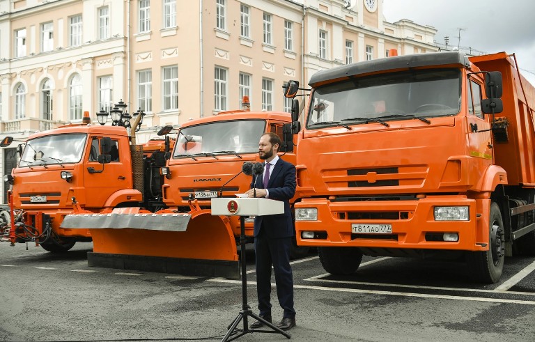 Виталий Королев передал Твери, Ржеву и Торжку коммунальную технику