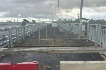 В Твери закрыли доступ для пешеходов на Западный мост