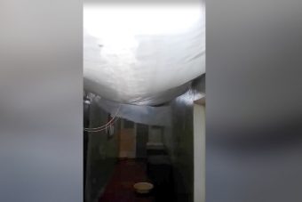 Глава СК России потребовал разобраться с текущей крышей в одном из тверских домов