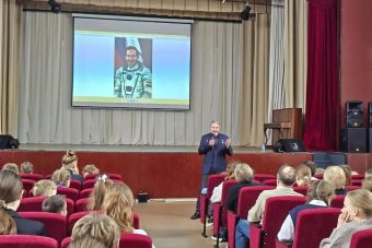 Школьникам в Тверской области провёл урок знаменитый лётчик-космонавт Школьникам в Тверской области провёл урок знаменитый лётчик-космонавт