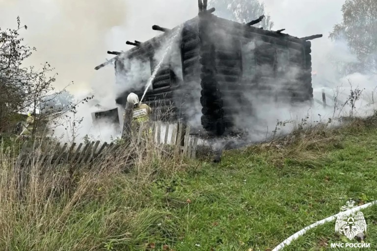 На пожарище в Тверской области обнаружили тело мужчины