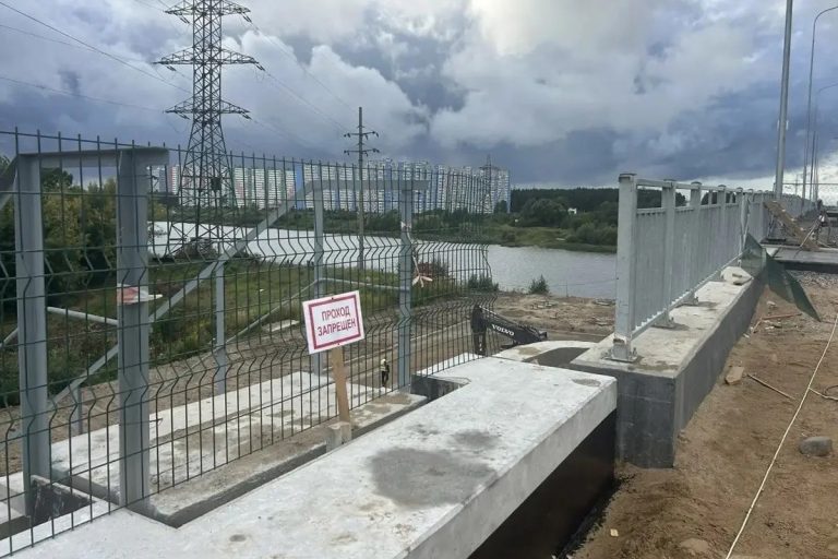 В Твери закрыли доступ для пешеходов на Западный мост