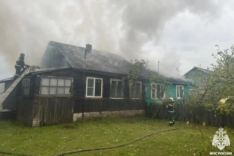 В Тверской области из-за стиральной машины полыхал жилой дом