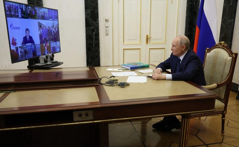 Владимир Путин поздравил семью из Тверской области с подключением газа