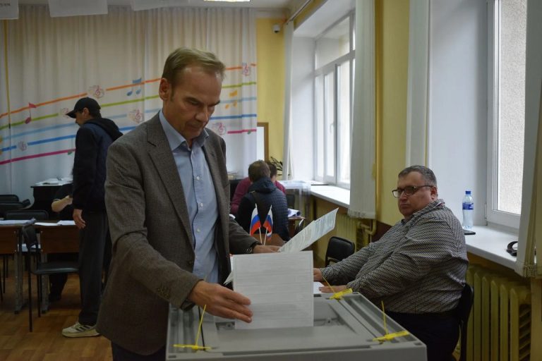 Глава города Твери Алексей Огоньков принял участие в голосовании