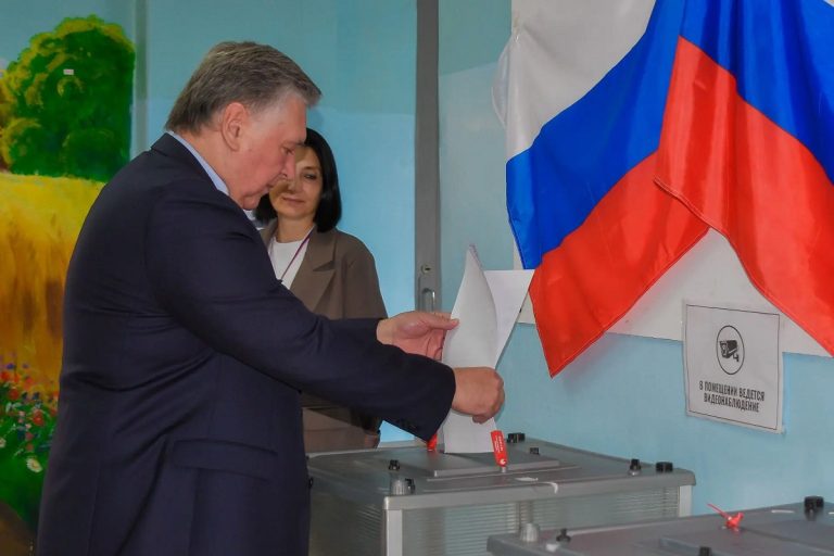 Глава города Твери Алексей Огоньков принял участие в голосовании