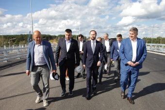 Виталий Королев с руководителем ФДА ознакомились с ходом строительства Западного моста в Твери