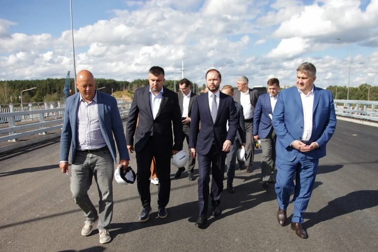 Виталий Королев с руководителем ФДА ознакомились с ходом строительства Западного моста в Твери