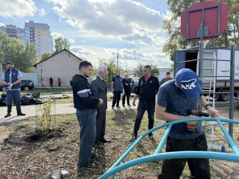 Сквер в Твери озеленяют при поддержке «Единой России»