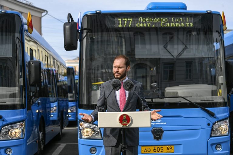 Виталий Королев передал 30 новых автобусов для Твери и Калининского округа
