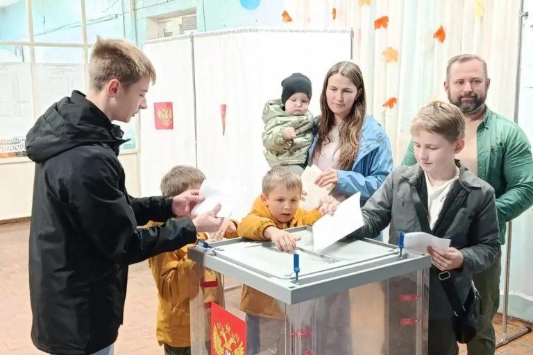 В Тверской области проголосовала семья с «политической» фамилией