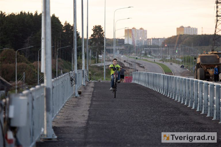 Западный мост в Твери стал доступен для пешеходов