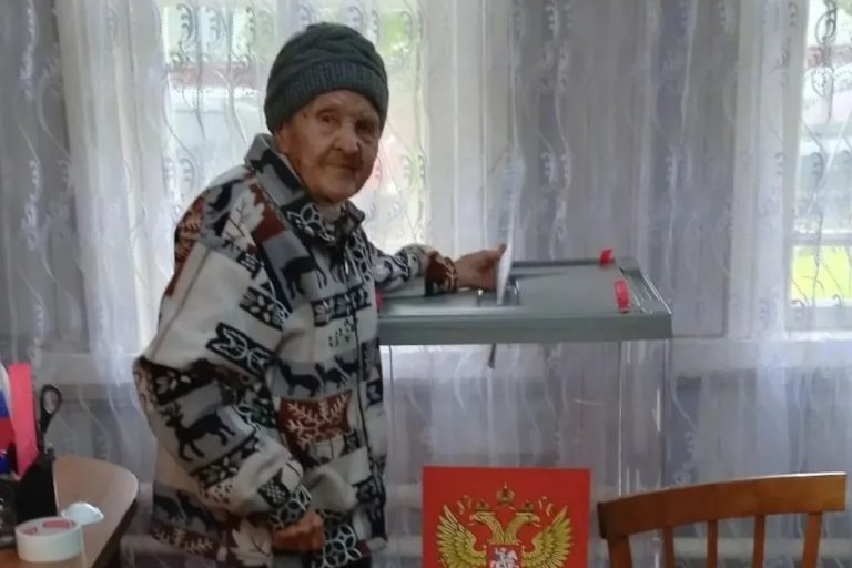 В Тверской области на участки приходят голосовать ветераны ВОВ и СВО