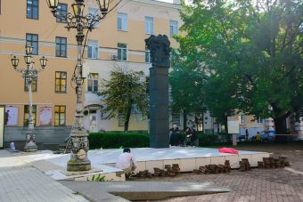 В Твери начался ремонт памятника Пушкину
