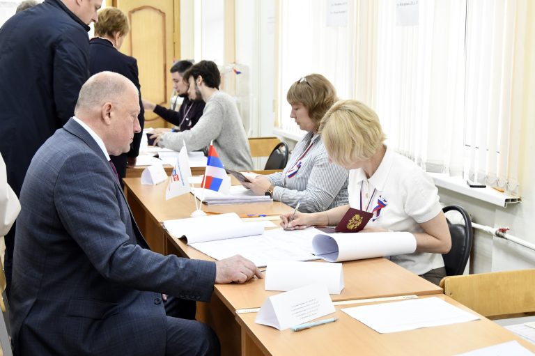Депутаты Заксобрания Тверской области выбирают свой новый состав и губернатора