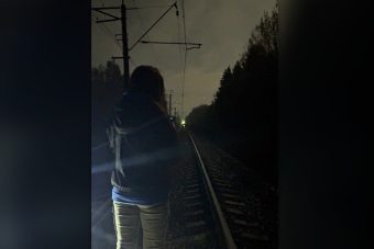 В Тверской области поезда погудели и спасли пенсионера