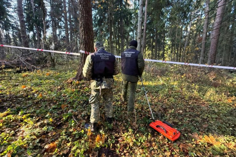 Следователи работают на месте массового уничтожения мирных жителей под Тверью