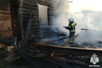 В Тверской области средь бела дня сгорел жилой дом
