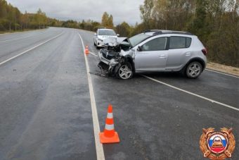 Неосторожный поворот стал причиной ДТП с тремя пострадавшими в Тверской области
