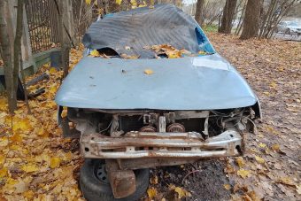 В Твери администрация требует убрать автохлам со Двора Пролетарки
