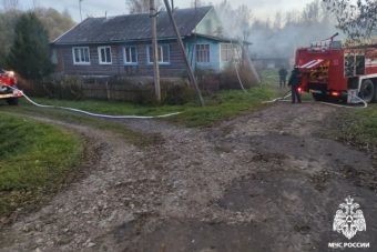 В Тверской области полыхал жилой дом