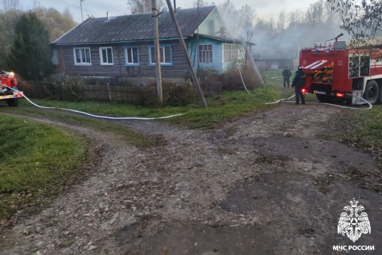 В Тверской области полыхал жилой дом
