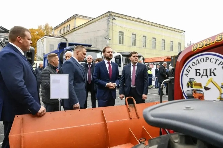 Виталий Королев поставил задачи по подготовке дорог Тверской области к зиме
