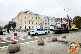 В центре Твери женщина попала под колеса автомобиля В центре Твери женщина попала под колеса автомобиля