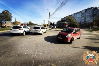 Женщина-водитель спровоцировала ДТП у Красинского моста в Твери