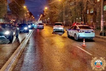 В Твери девушка попала под колеса автомобиля В Твери девушка попала под колеса автомобиля