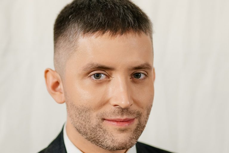 "Учителем года" в России стал молодой педагог из Тверской области