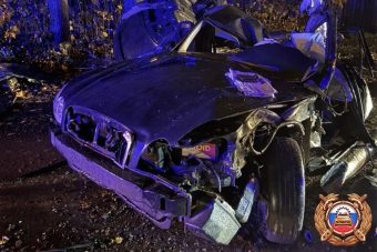 Смертельное ДТП в Тверской области: машину разорвало напополам об столб