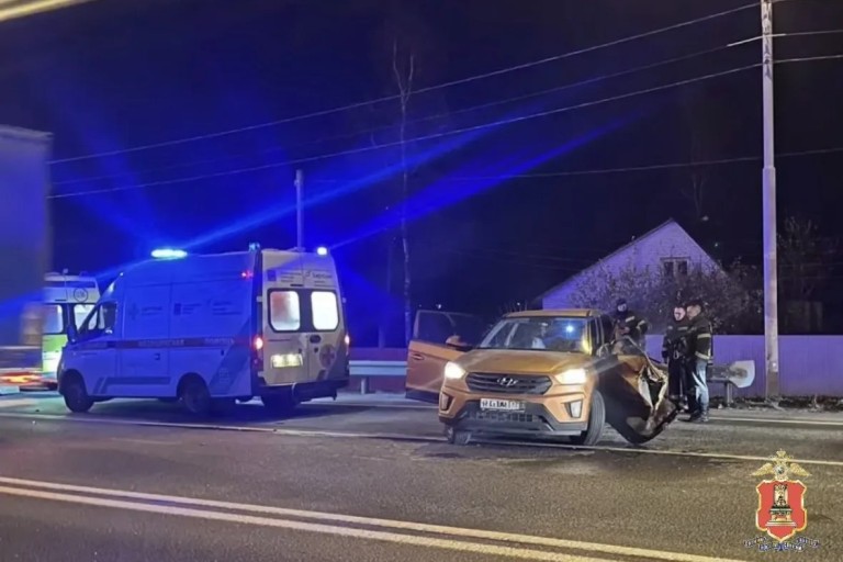 Пять человек, включая двоих детей, пострадали в ДТП в Тверской области