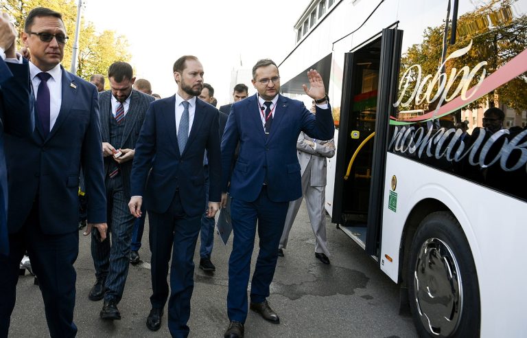 Губернатор Тверской области посетил завод МАЗ в Беларуси