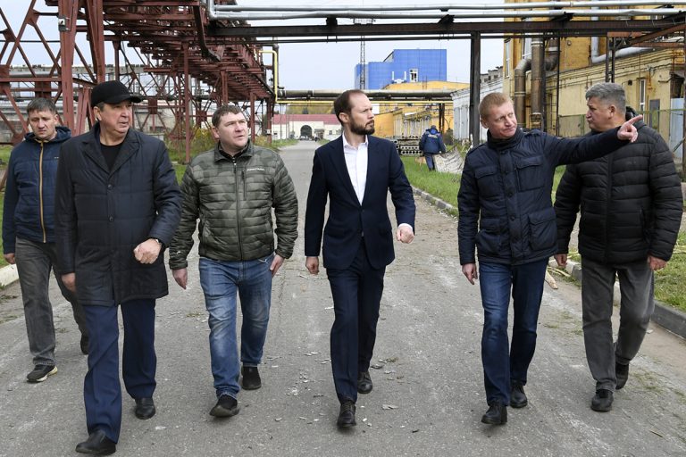 Губернатор Тверской области посетил пострадавший после атаки БПЛА завод