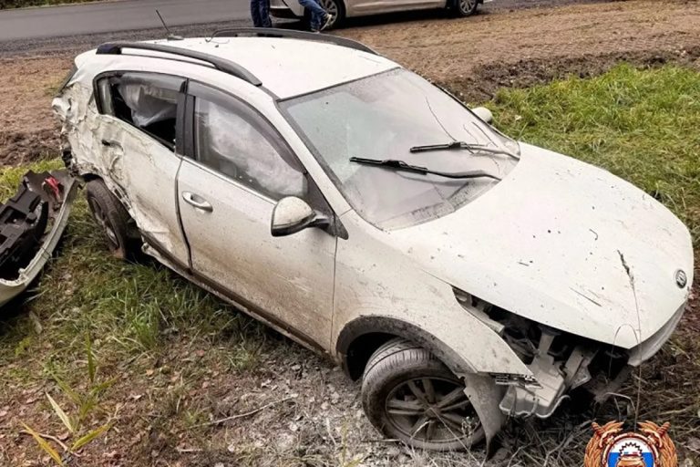 2 французские машины не разъехались на трассе М-10 под Тверью