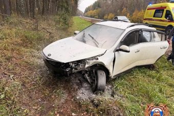 2 французские машины не разъехались на трассе М-10 под Тверью