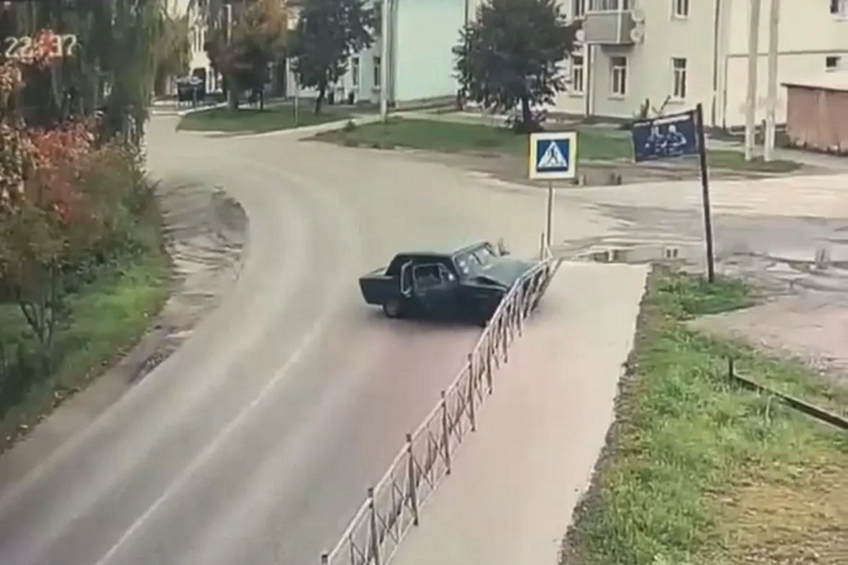 Сбежавшим с места ДТП в Тверской области водителем оказался подросток Сбежавшим с места ДТП в Тверской области водителем оказался подросток