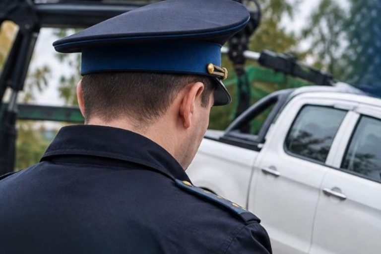 В Твери приставы арестовали автомобили предприятия-должника