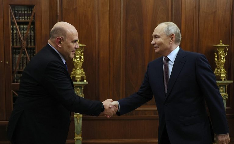Стало известно, кто кого заменит в правительстве РФ