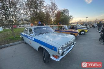 По улицам Твери проехала колонна ретроавтомобилей