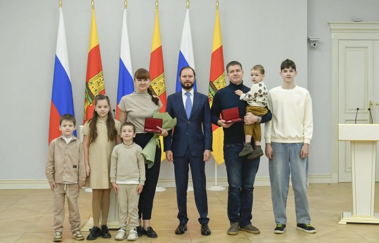 Виталий Королев вручил награды выдающимся жителям Верхневолжья