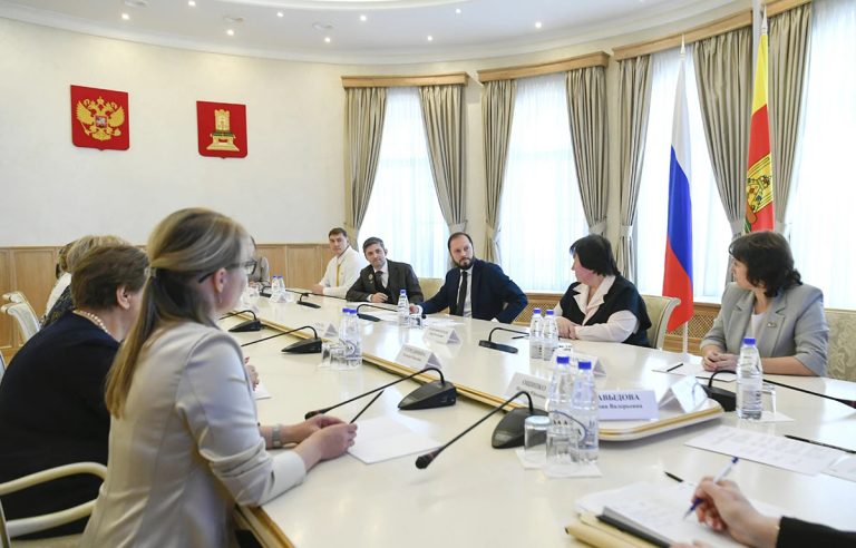 Виталий Королев провел продуктивную встречу с педагогами Тверской области