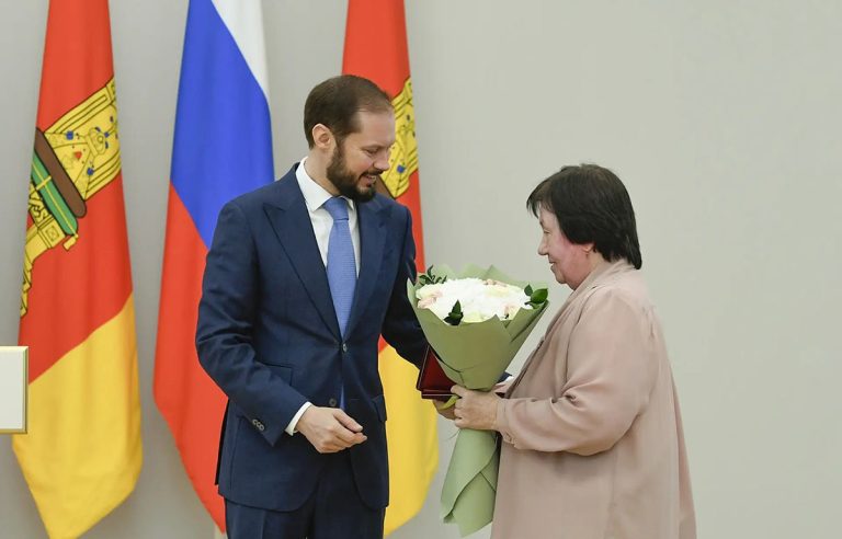 Виталий Королев вручил награды выдающимся жителям Верхневолжья