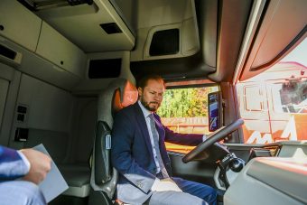 Губернатор Тверской области посетил завод МАЗ в Беларуси Губернатор Тверской области посетил завод МАЗ в Беларуси